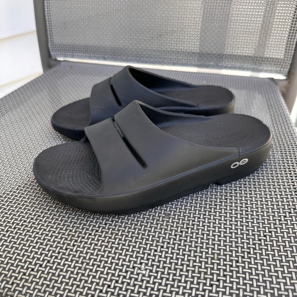 Oofos OOahh Slides - Picture 1 of 7